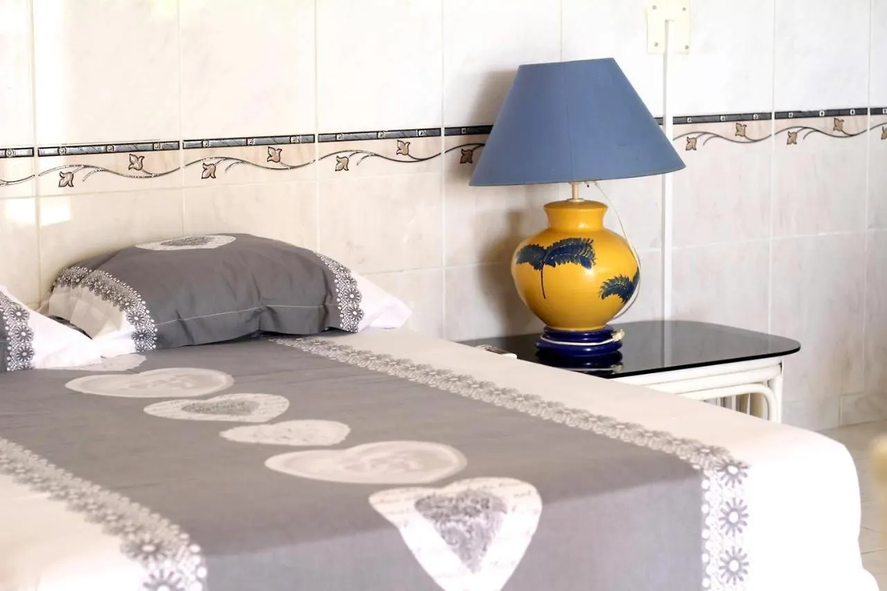Apartment Studio Confortable Au Gosier 20 M² Vue Sur Jardin Le Gosier